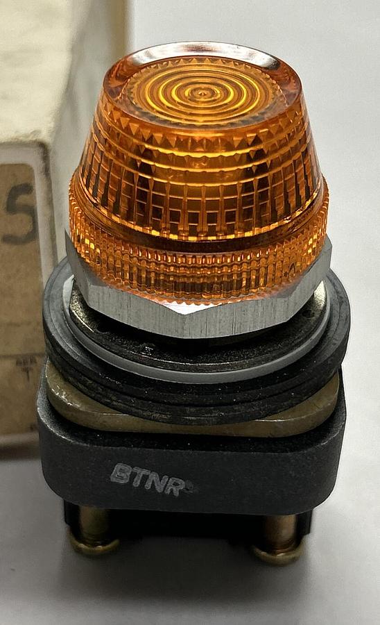 Used ALLEN BRADLEY,800T-PL16A,SER T AMBER PILOT LIGHT NEW