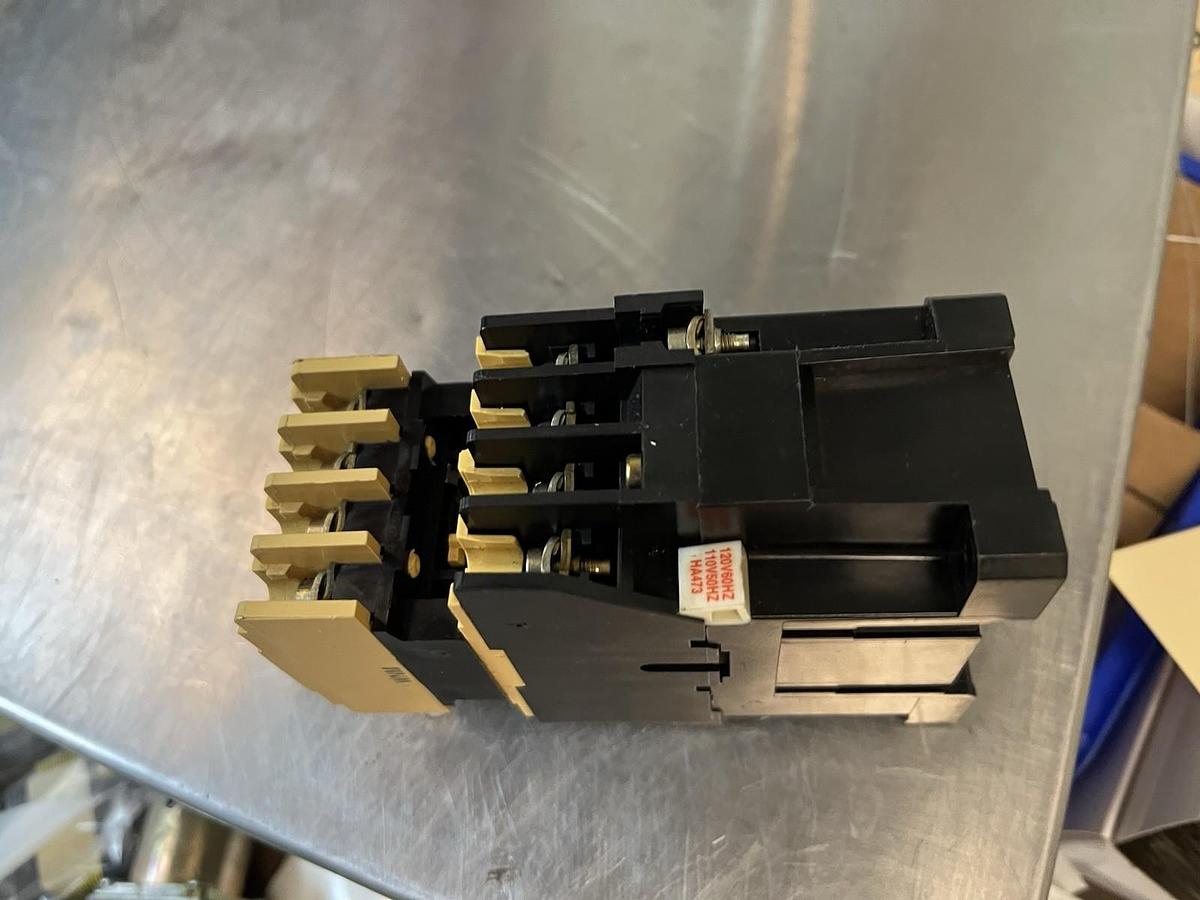 Used ALLEN BRADLEY,700-F310A1,CONTACTOR 120V COIL 195-FA31