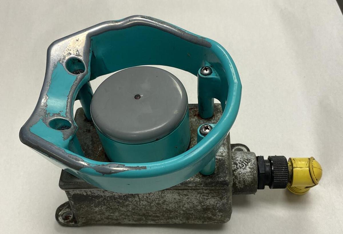 Used Pepperl+Fuchs,093779,Type PB-D02-008-6 Eronomic Palm Button