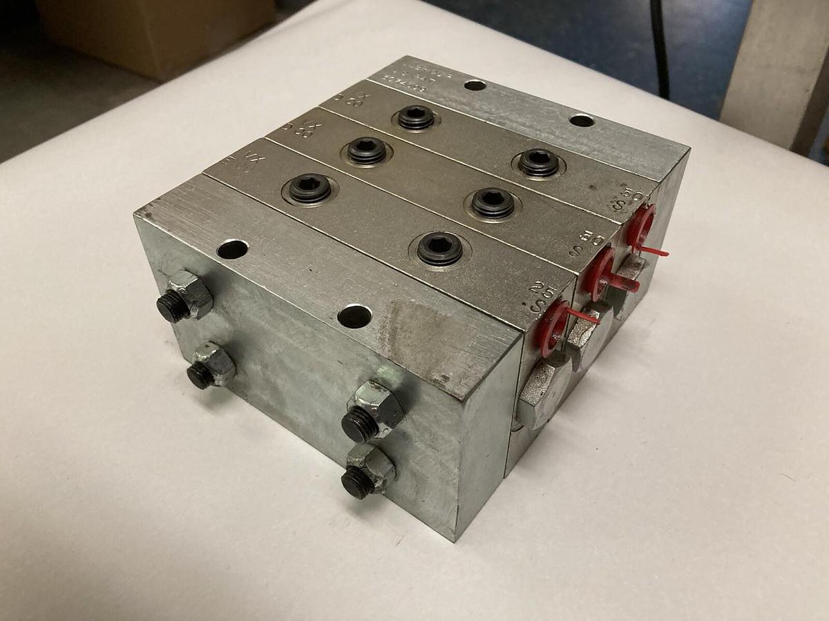 Used Graco,MXD00-50S MXE00-25S,Divider Valve  3074509