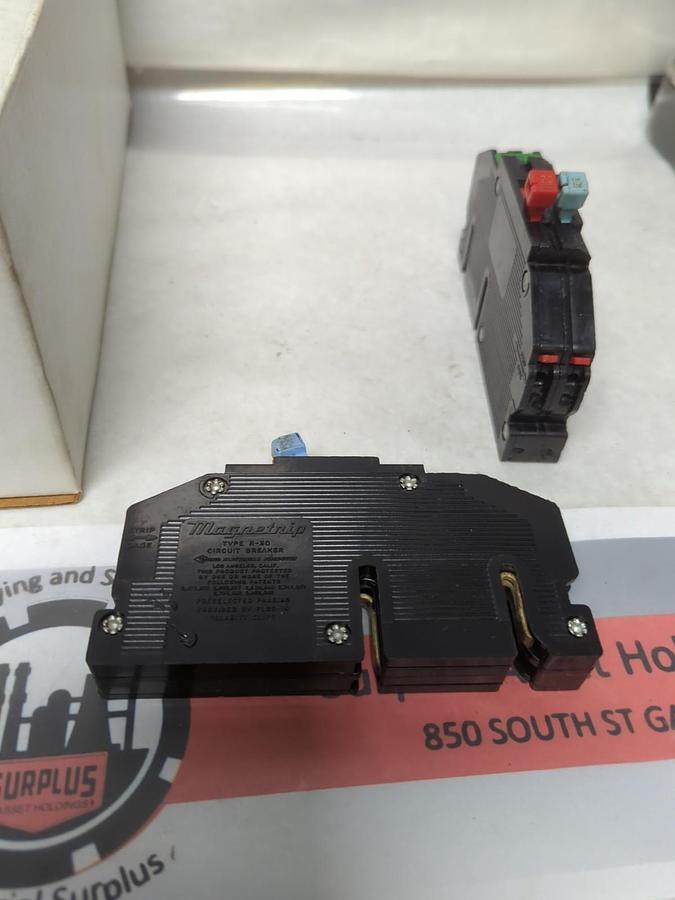 Used ZINSCO,R381520,TANDEM CIRCUIT BREAKER 15/20 AMP 1-POLE LOT OF 2 PRE-OWNED