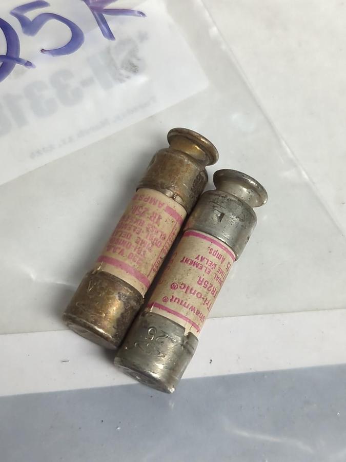 Used GOULD SHAWMUT,TR-25R,TRI-ONIC 25 AMP FUSE LOT OF 2 PRE-OWNED