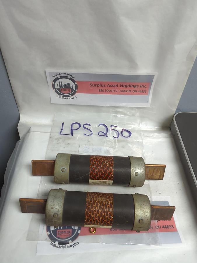 Used COOPER BUSSMANN,LPS-250,LOW-PEAK FUSE 250 AMP LOT OF 2 PRE-OWNED