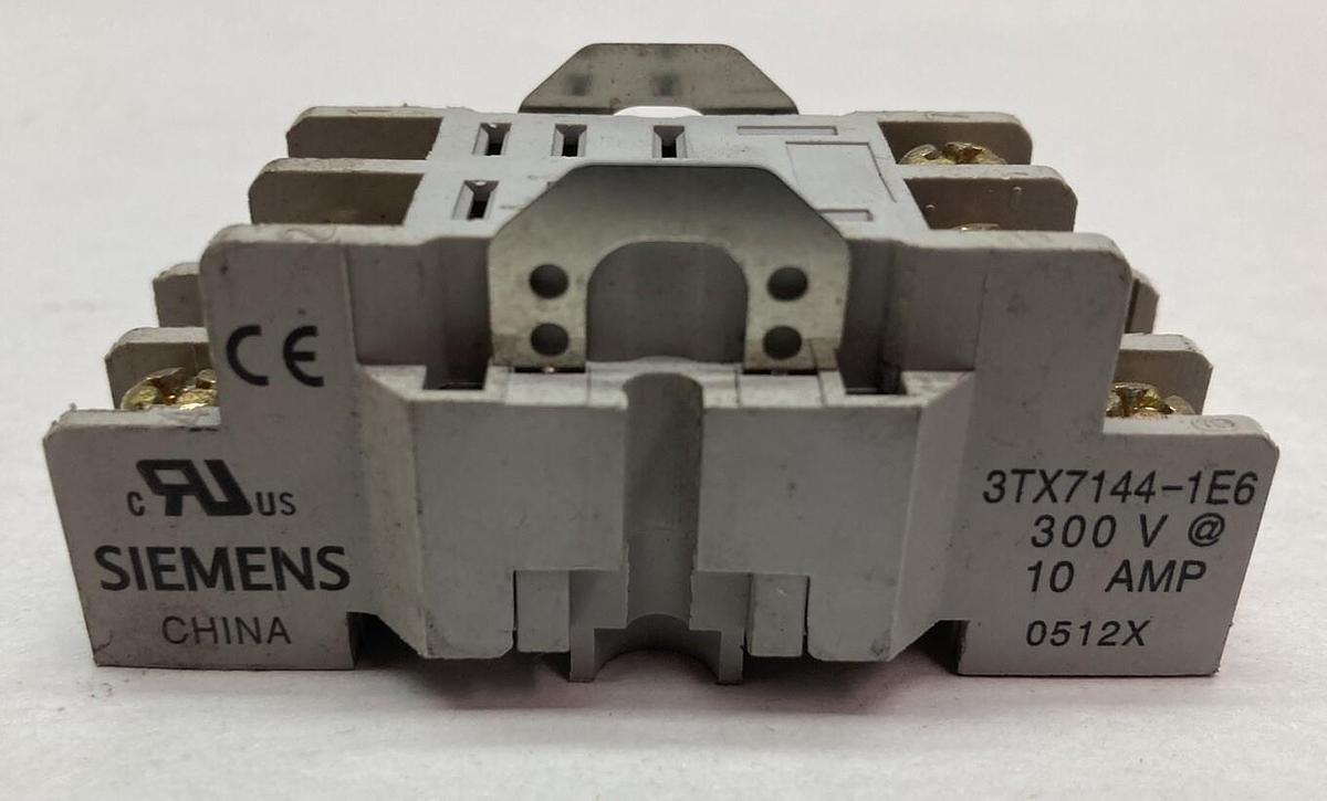 Used Siemens,3TX7144-1E6,Relay 300V 10A