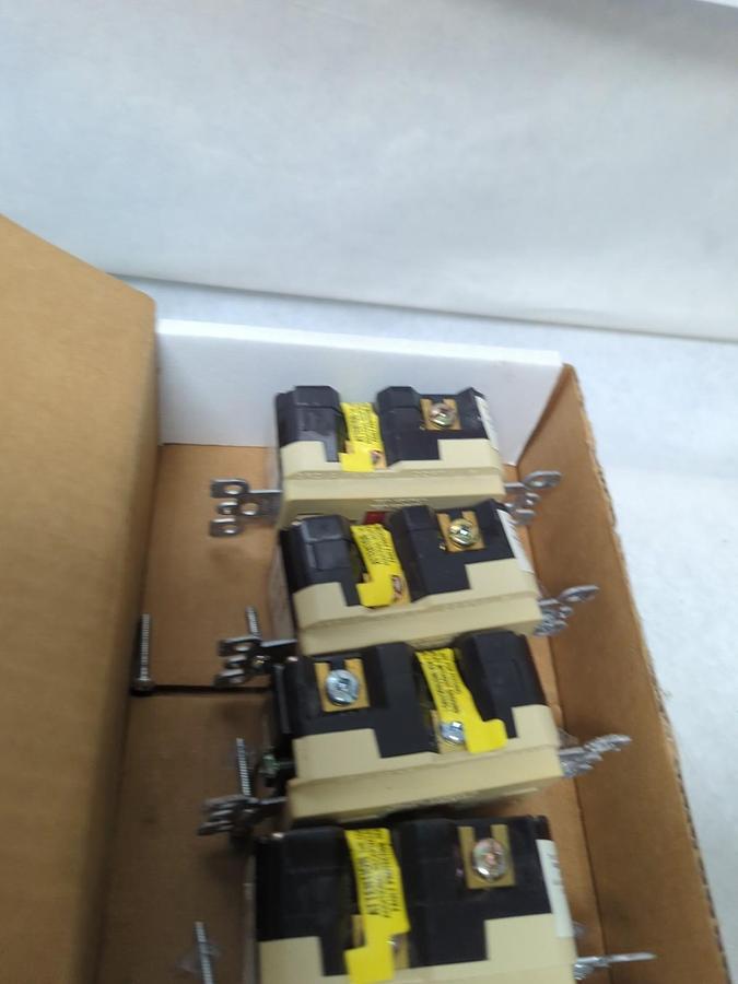 LEVITON,GFCLA-DDFTA,GFC OUTLET 20 AMP 125V 60HZ LOT OF 4 NOS