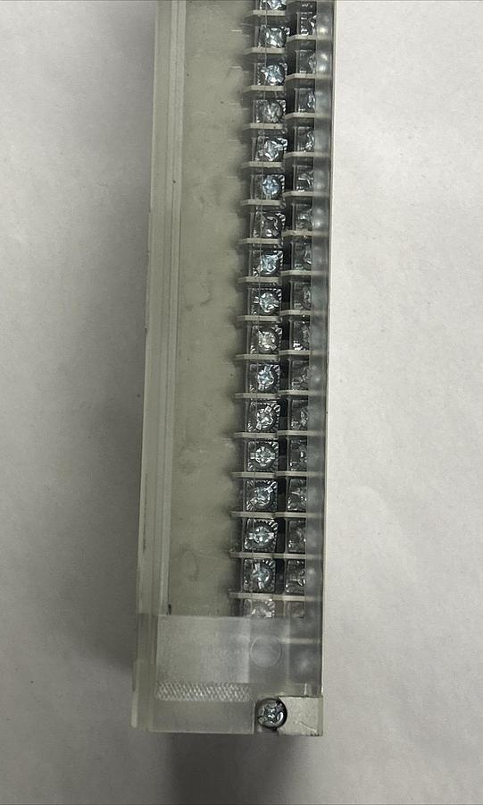 Used SCHNEIDER ELECTRIC MODICON,140-DRC-830-00,OUTPUT MODULE