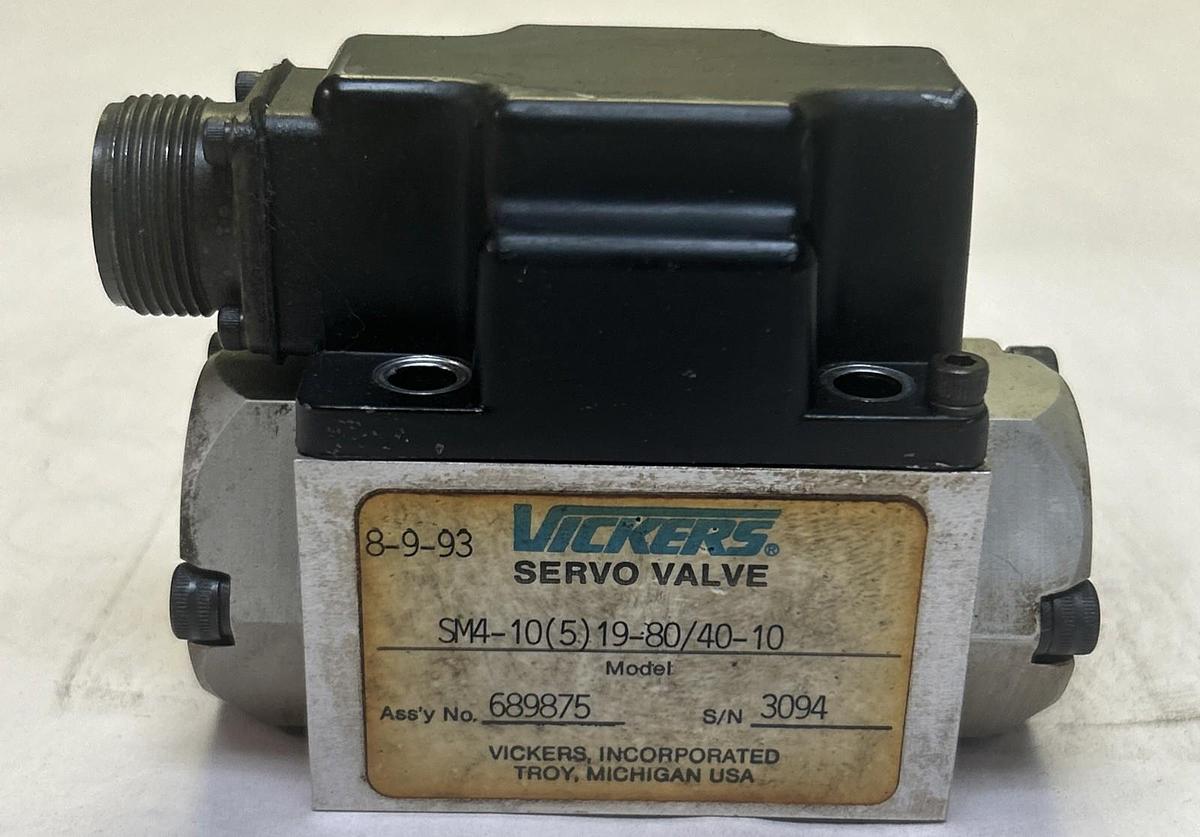 Used VICKERS,SM4-10(5)19-80/40-10,689875 SERVO VALVE