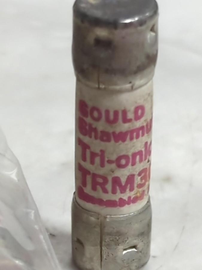 Used FERRAZ SHAWMUT,TRM30,TRI-ONIC 30 AMP FUSE LOT OF 27 PRE-OWNED