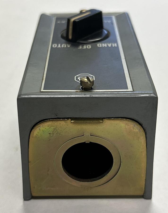 Used ALLEN BRADLEY,800S-R2SX,STANDARD SELECTOR SWITCH