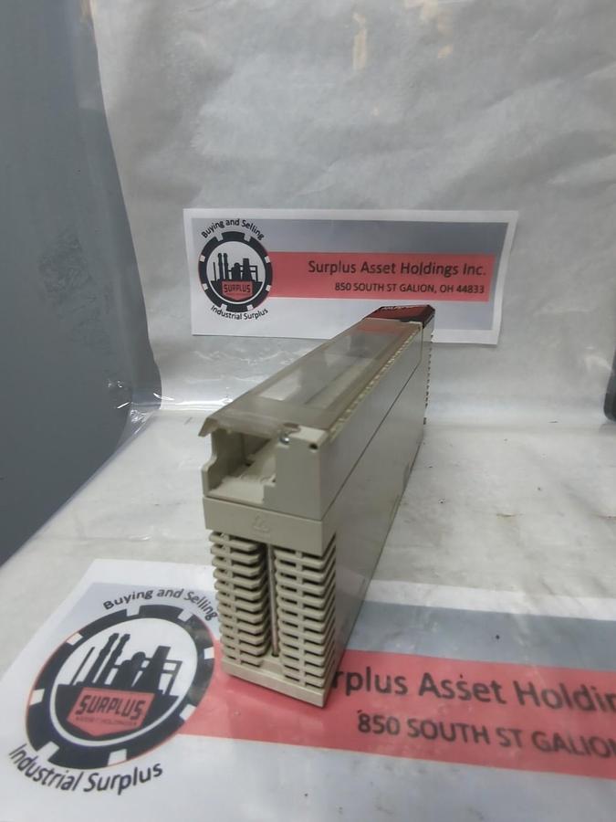 Used SCHNEIDER AUTOMATION,140 DAI 543090,TSX QUANTUM INPUT MODULE AC IN 115V 2XS USED