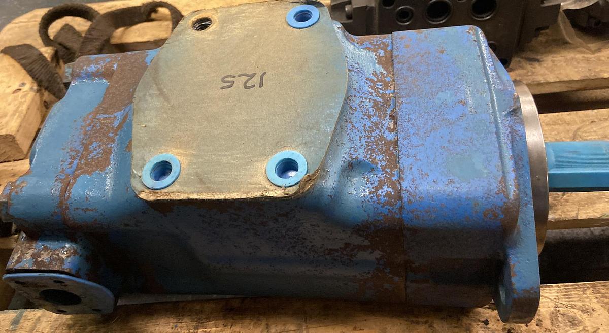 Used Bench Mark,4535V,Hydraulic Pump 4535V60A30-1AD22-02-137478