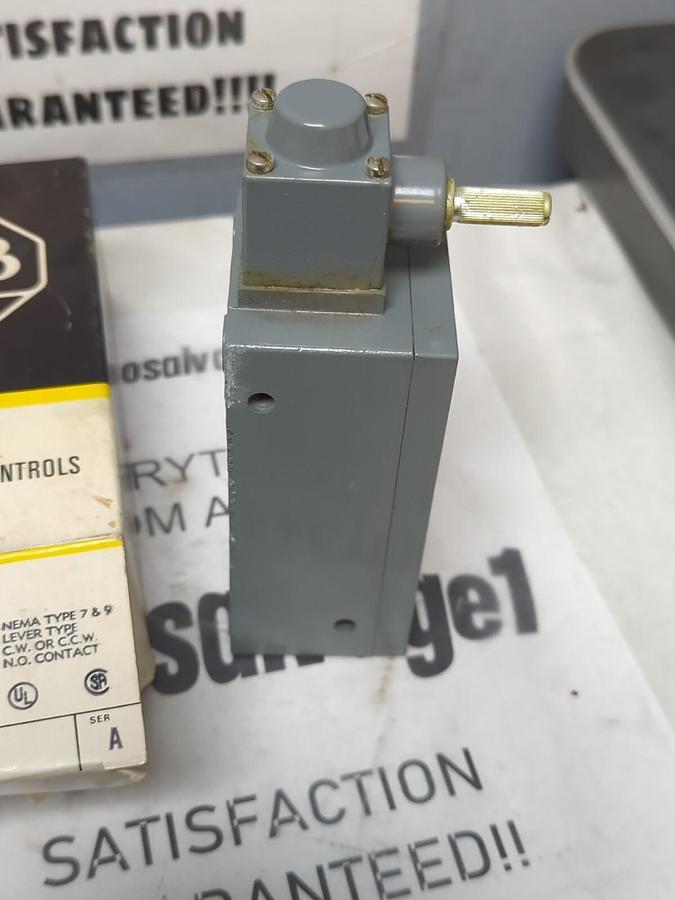 ALLEN BRADLEY,802XR-AF7,SERIES A SEALED CONTACT LIMIT SWITCH NOS