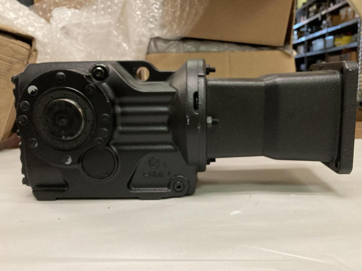 Sew Eurodrive,KA47/T AQH140/3,Gear Reducer 4500/330RPM Ratio 13.65