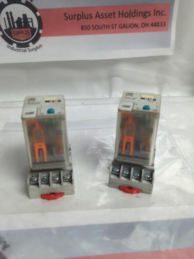 Used EATON,D3PF2AT1,RELAY W/ D3PA2 SER A2 SOCKET 10A-300V 15A/300V 10A/600V LOT OF 2