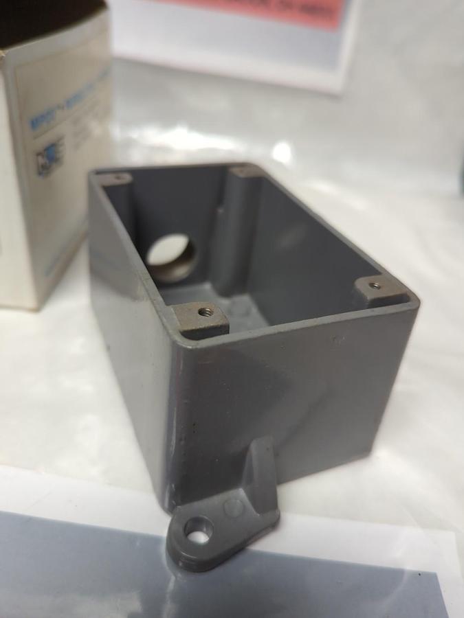 RUSSELLSTOLL,F17817,RECEPTACLE DUPLEX BOX NOS