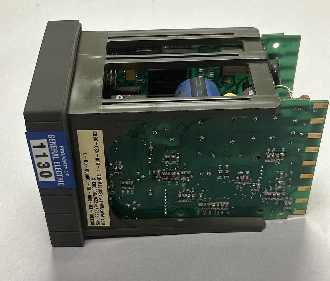 Used HONEYWELL,DC330LE000010000000000,TEMPERATURE CONTROLLER