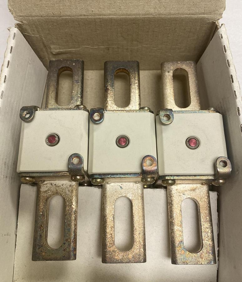 FERRAZ SHAWMUT,C300129 A070URD30KI0080, 80A 700V LOT OF 3 NEW