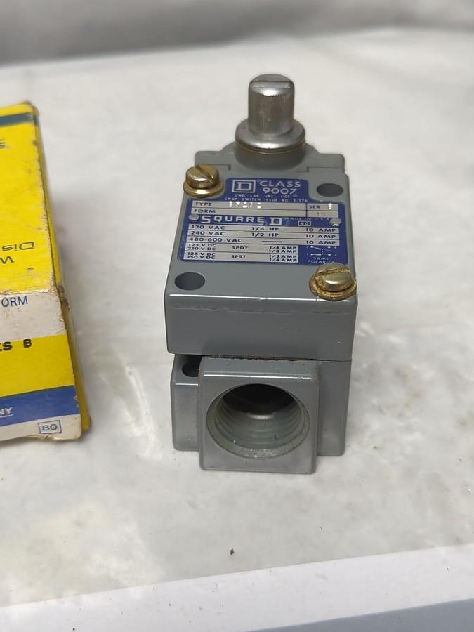 SQUARE D,9007-B52A2,HEAVY DUTY LIMIT SWITCH SERIES B NOS