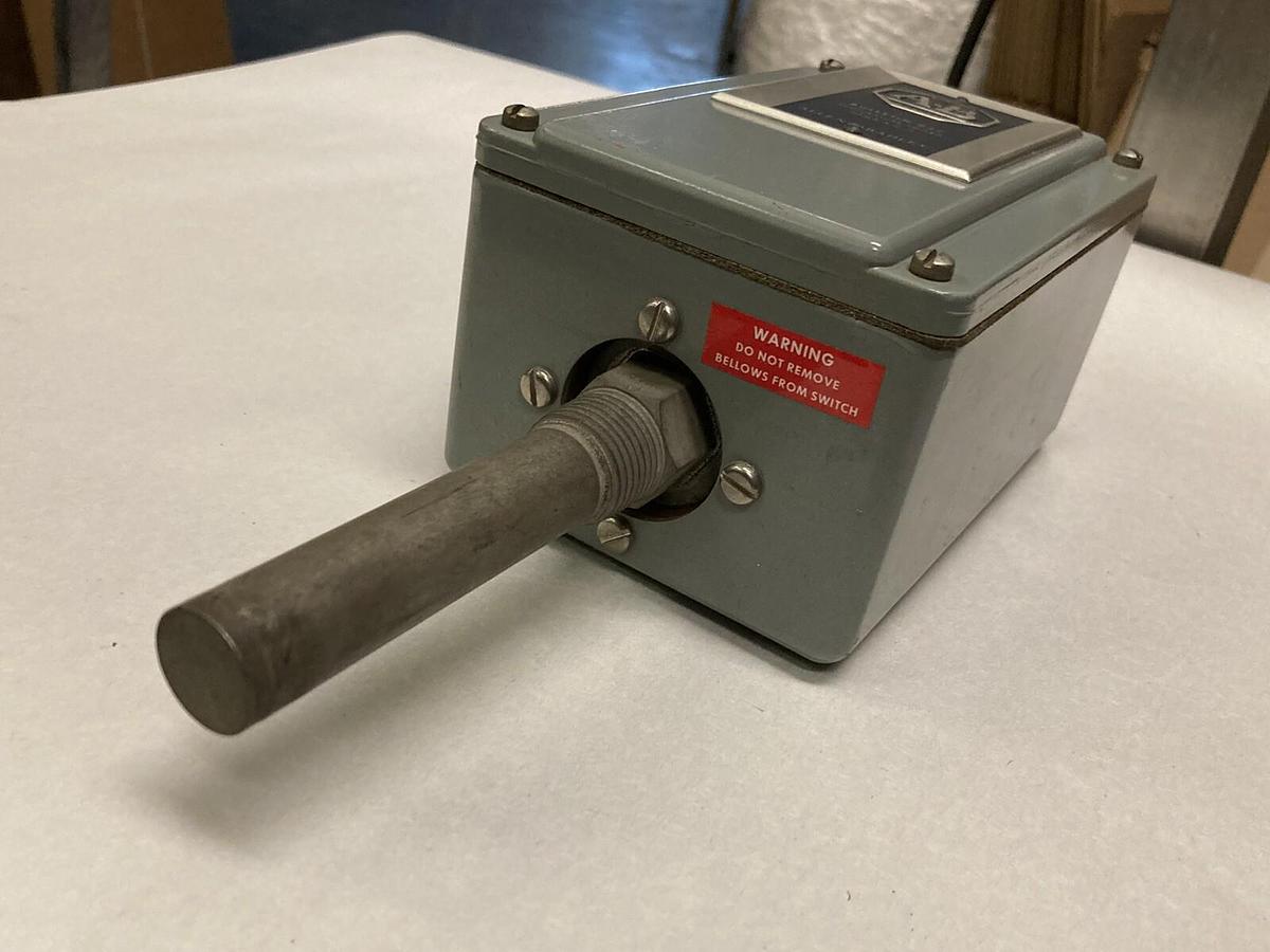 Used Allen-Bradley,Bulletin 837 Nema 4-5-12,Temperature Switch