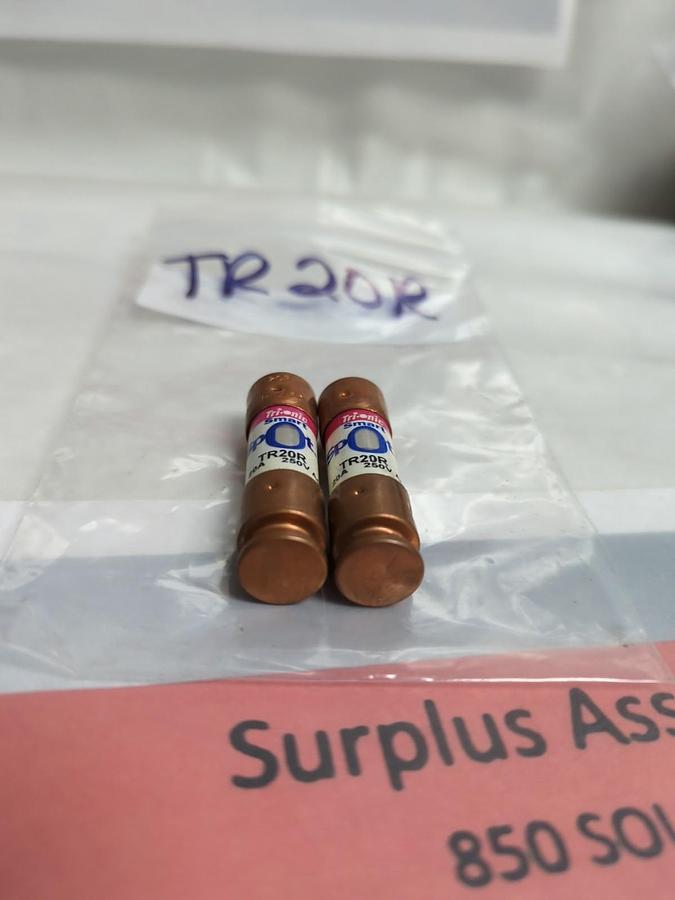 Used FERRAZ SHAWMUT,TR20R,SMART-SPOT 20 AMP FUSE LOT OF 2 PRE-OWNED