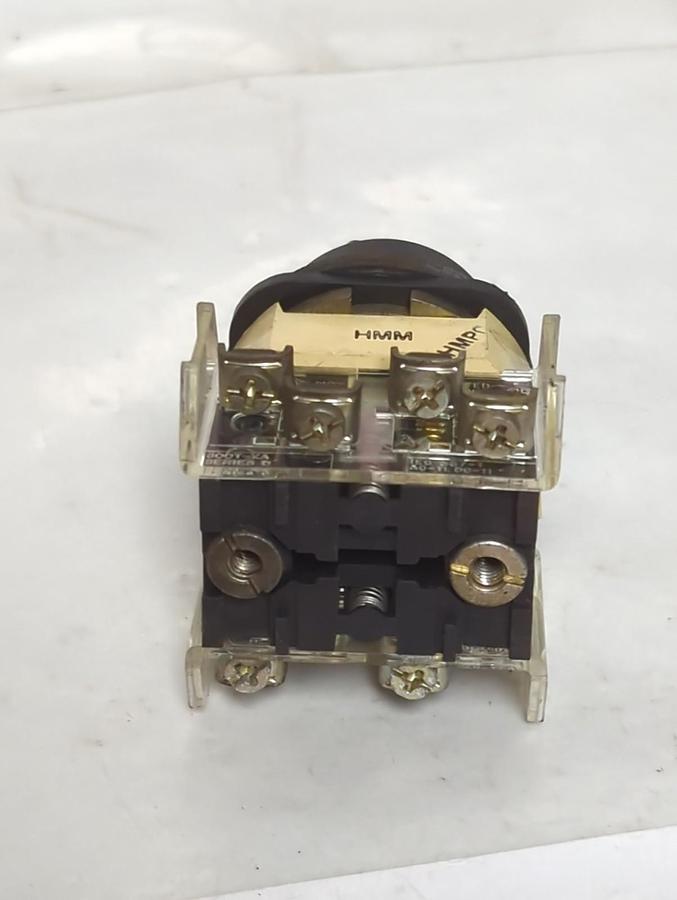 Used ALLEN BRADLEY,800H-JR2KC1,SERIES F SELECTOR SWITCH PRE-OWNED
