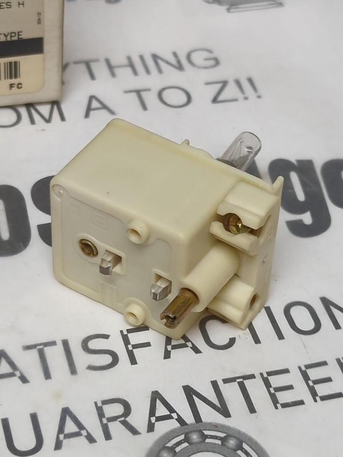 SQUARE D,72632,TYPE KM25 SERIES H LIGHT MODULE RESISTOR 240V NOS