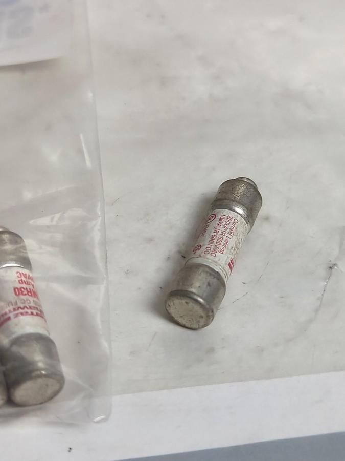 Used FERRAZ SHAWMUT,ATMR30,CLASS CC 30 AMP FUSE LOT OF 7 PRE-OWNED