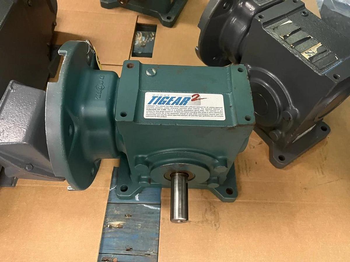 Used DODGE,26Q10LR18,TIGEAR 2 GEAR SPEED REDUCER SIZE 26 RATIO 10 1576RPM 4.92 HP