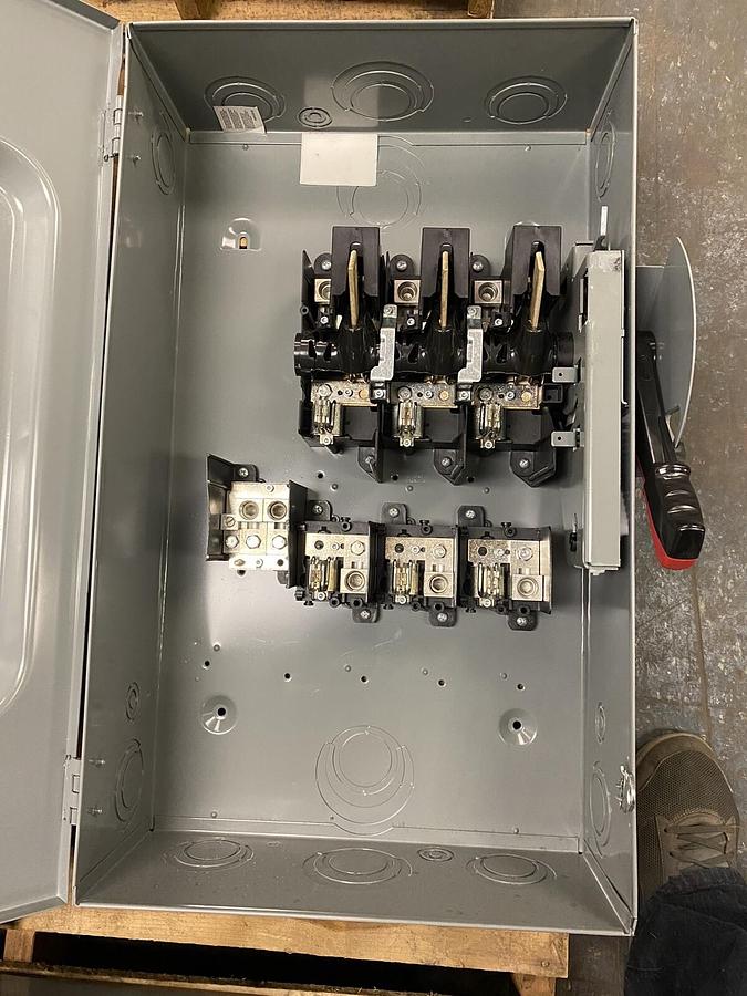 SQUARE D,H324N,200A FUSED DISCONNECT SAFETY SWITCH 240V