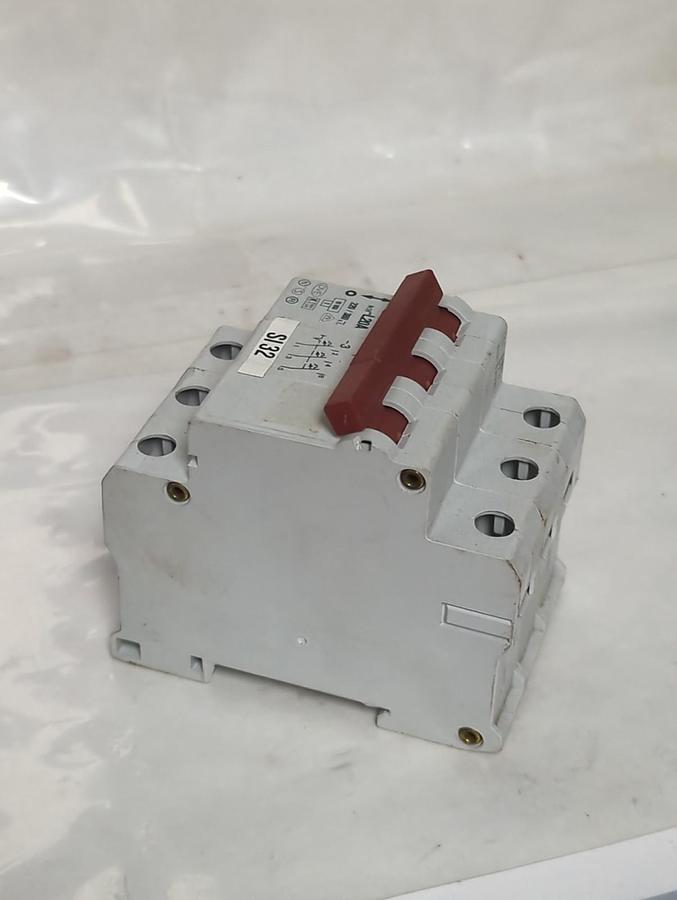 Used MOELLER,FAZ L20A,NO.28 CIRCUIT BREAKER 3-POLE 220/300AC PRE-OWNED
