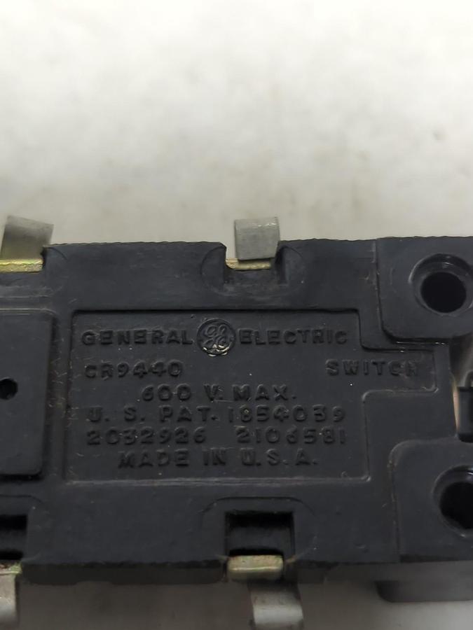 GENERAL ELECTRIC,4986984G011,SWITCH 600V CR9440 NOS
