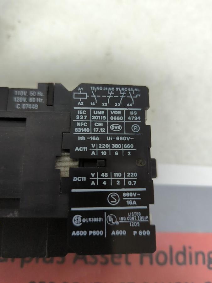 AGUT,RL4a 22,CONTACTOR 120V 60HZ NOS