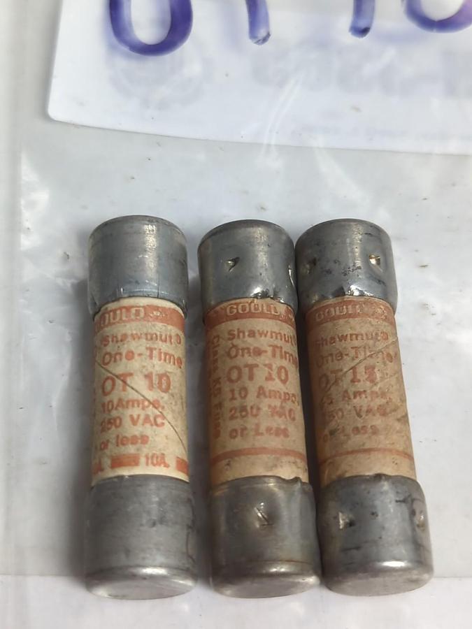 Used GOULD SHAWMUT,OT10,ONE TIME 10 AMP FUSE LOT OF 3 PRE-OWNED
