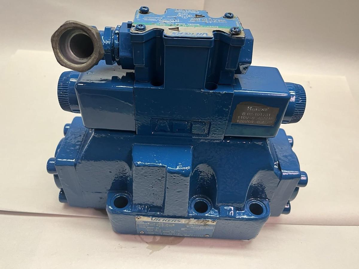 Used VICKERS,DG5S-8-6C-T-M-FTWL-B5-30,DIRECTIONAL VALVE DG4V-3S-6C-M-FTWL-B5-60 PILOT