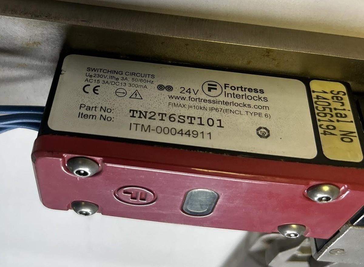 Used FORTRESS INTERLOCKS,TN2T6ST101,SAFETY SWITCH 24V