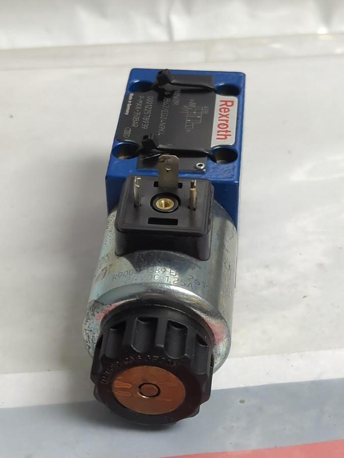 REXROTH,R900561291,DIRECTIONAL CONTROL VALVE JB62/EG24N9K4 NOS