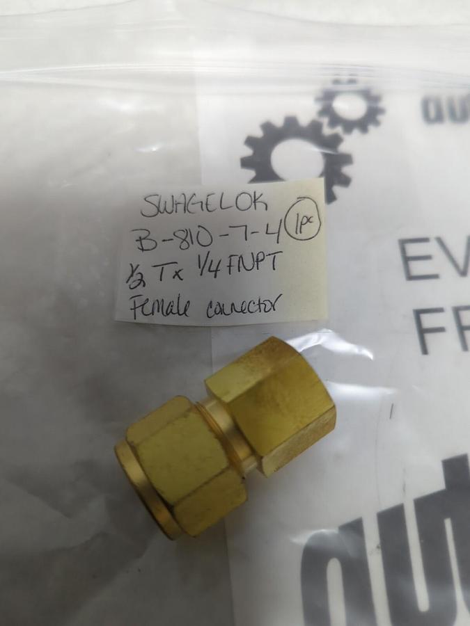 SWAGELOK,B-810-7-4,1/2T X 1/4FNPT FEMALE CONNECTOR NOS