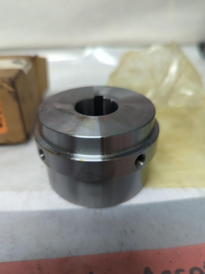 REXNORD,7300275,4SHSB STD STRAIGHT BORE HUB STOCK BORE 7/8" NOS