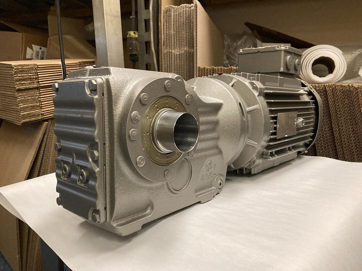 Sew-Eurodrive,KT47/T DRN100LM4/C/DH, Gearmotor Ratio 1.58  1762/90 RPM  230/460V