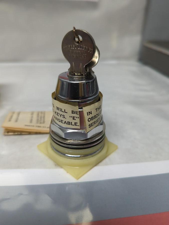 SQUARE D,9001-KS-43K5,KEY OPERATED SELECTOR SWITCH NOS