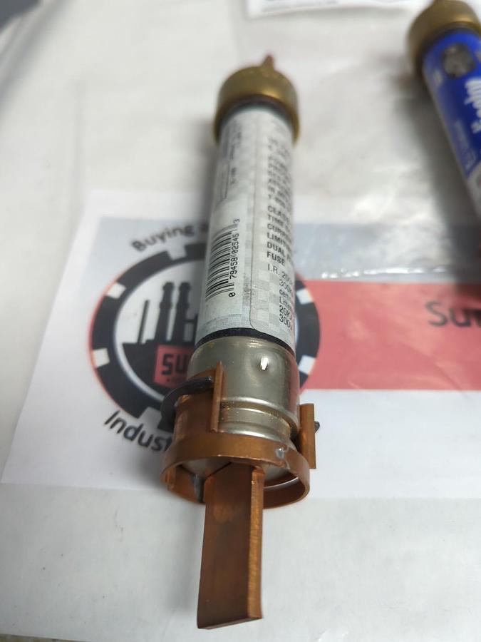 Used LITTELFUSE,FLSR60ID,INDICATOR 60 AMP FUSE W/ LRU616 REDUCERS LOT OF 3 PRE-OWNED