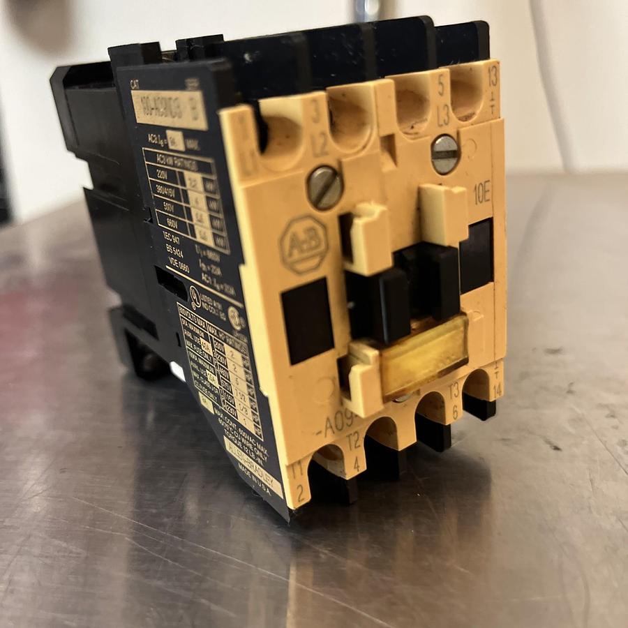 Used ALLEN BRADLEY,100-A09ND3,CONTACTOR 9A 3P 120V COIL