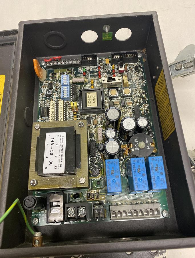 Used STI,70027-1000,Light Curtain Controller Model LCC-FB-AC1-U