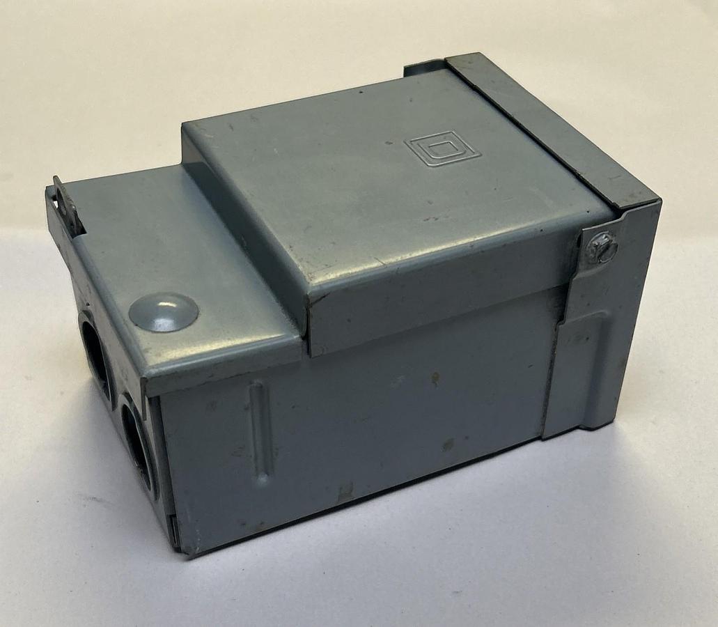 Used SQUARE D,Q0-200TR,RAINPROOF ENCLOSURE
