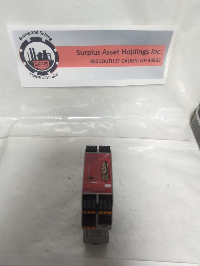 Used OMRON,G9SX-AD322-T15-RT,FLEXIBLE SAFETY UNIT 24VDC 4W PRE-OWNED