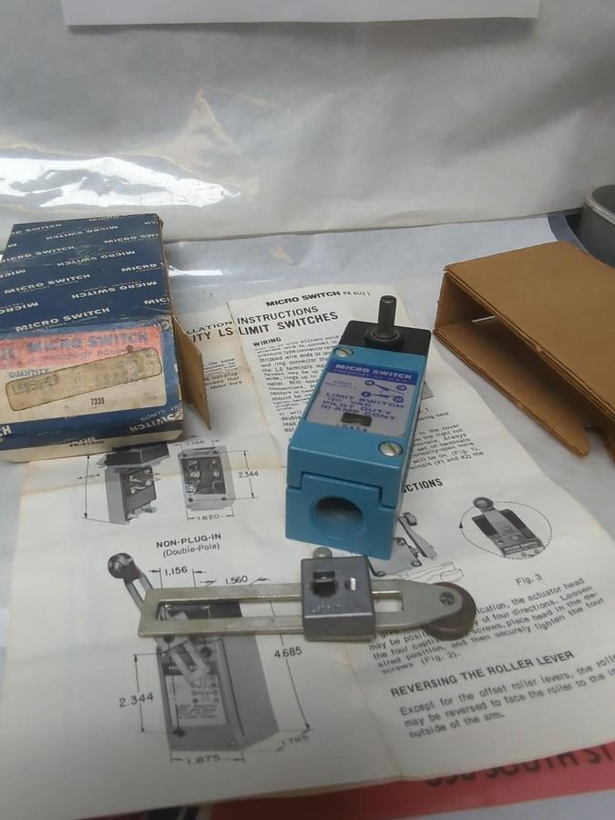 HONEYWELL,LSA5A-2D,MICRO SWITCH 120 VAC 10 AMP WITH ADJUSTABLE ROLLER LEVER NOS