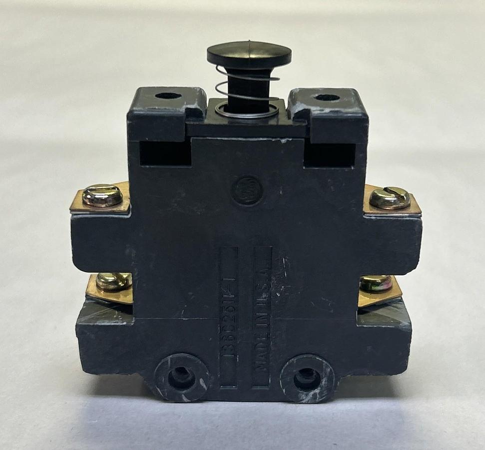 Used GENERAL ELECTRIC,136C2511-1,AUXILIARY CONTACT BLOCK 600V