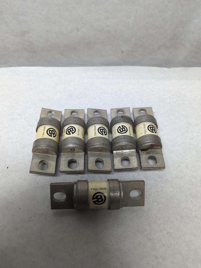 Used COOPER BUSSMANN,FWH-200B,SEMI-CONDUCTOR 200 AMP FUSE LOT OF 6 PRE-OWNED