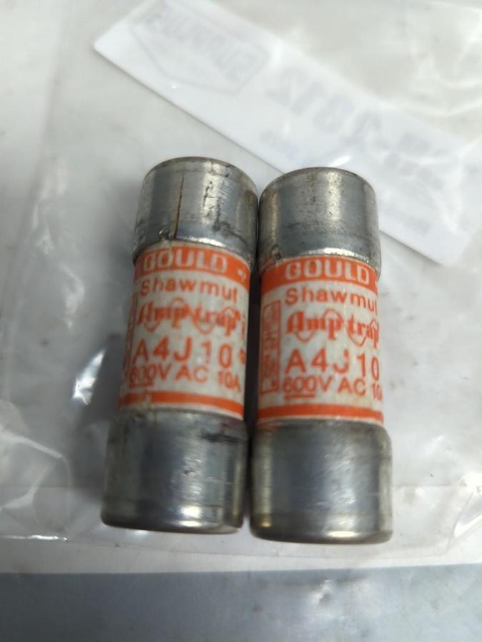 Used GOULD SHAWMUT,A4J10,AMP-TRAP 10 AMP FUSE LOT OF 2 PRE-OWNED