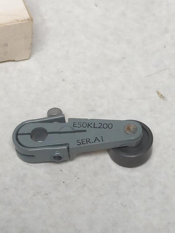 CUTLER HAMMER,E50KL200,LIMIT SWITCH ROLLER LEVER ARM NOS